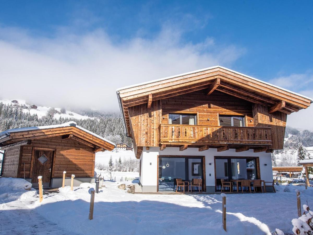 Apartment In Wald Im Pinzgau With A Carport 外观 照片
