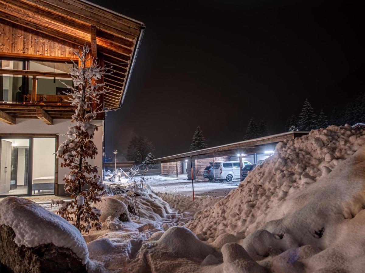 Apartment In Wald Im Pinzgau With A Carport 外观 照片